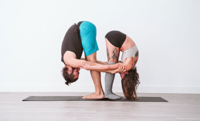 Try These 6 Couples Yoga Poses to Strengthen Your Relationship